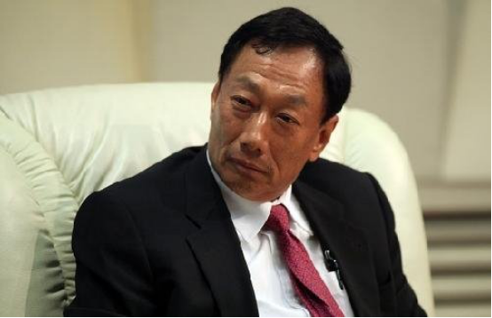 郭台铭始料未及，苹果抛弃富士康，转移400万订