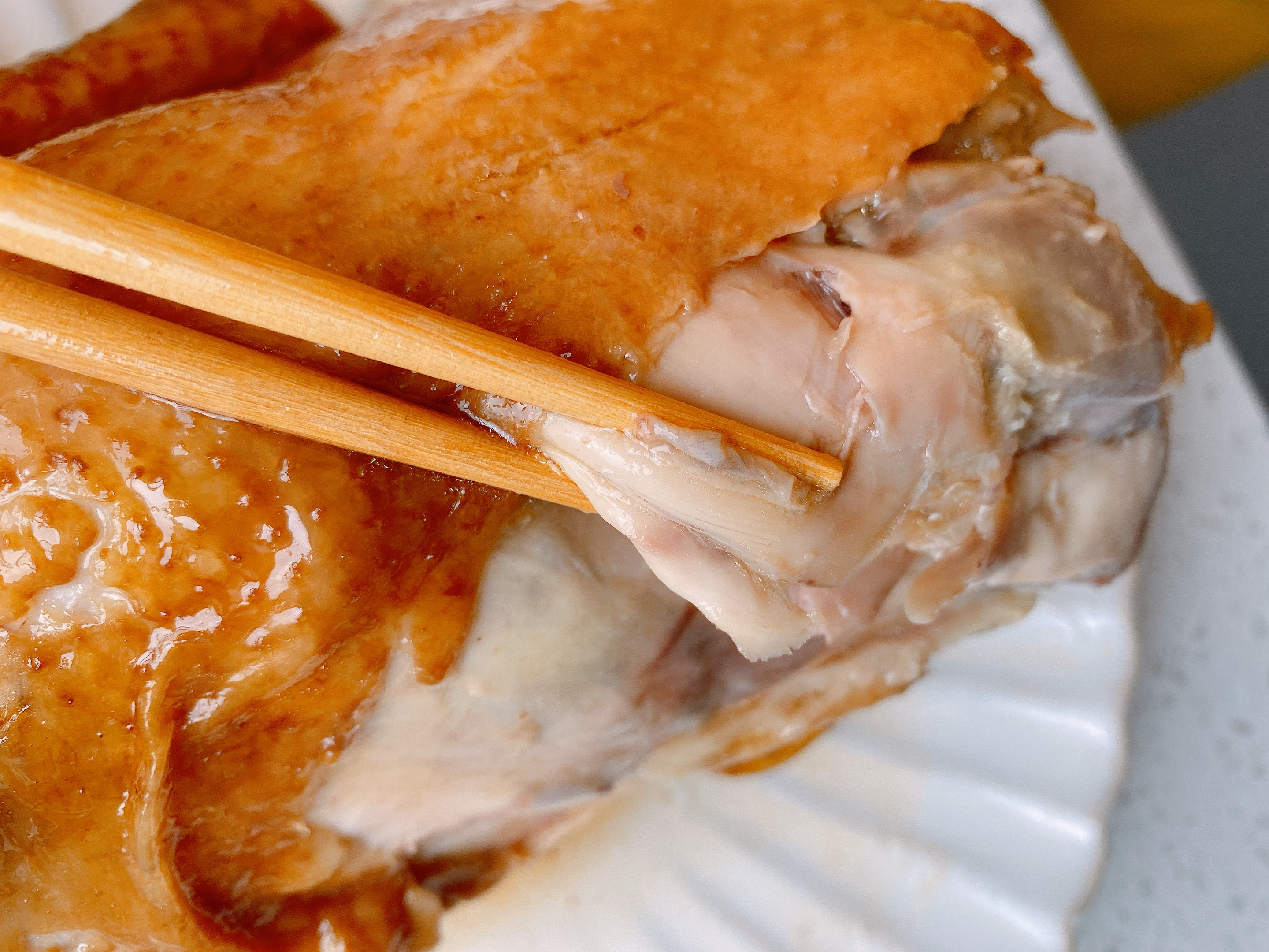 感恩節想吃烤雞用電飯鍋就能做，不放油不放水，鮮嫩多汁軟爛入味