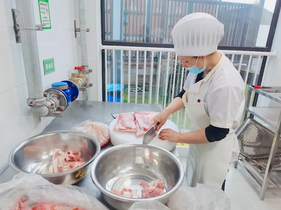 天府新区元音幼儿园、宁安幼儿园手拉手 厨师互换交流活动