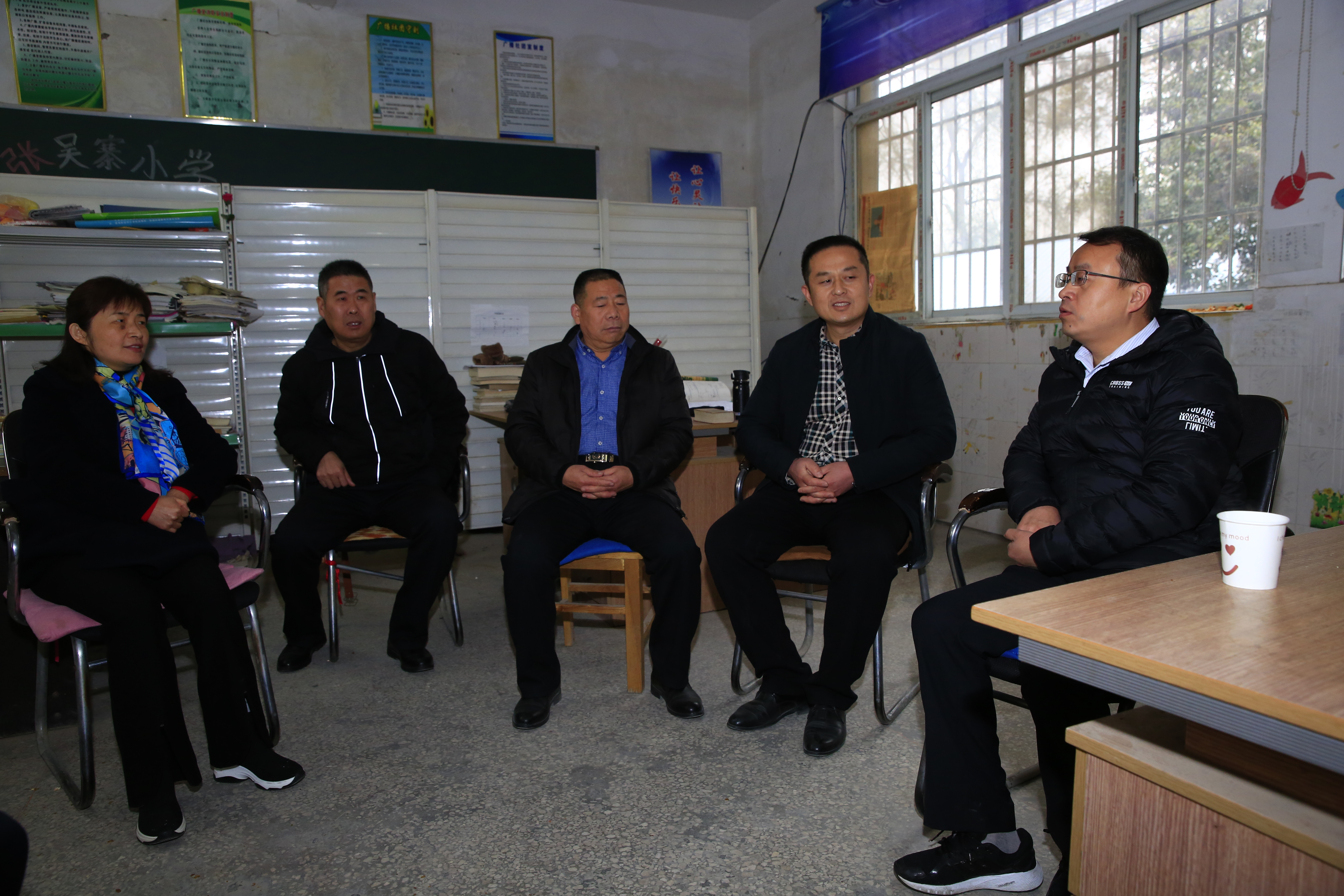 農發行開封市分行為幫扶村學校捐贈空調獻愛心