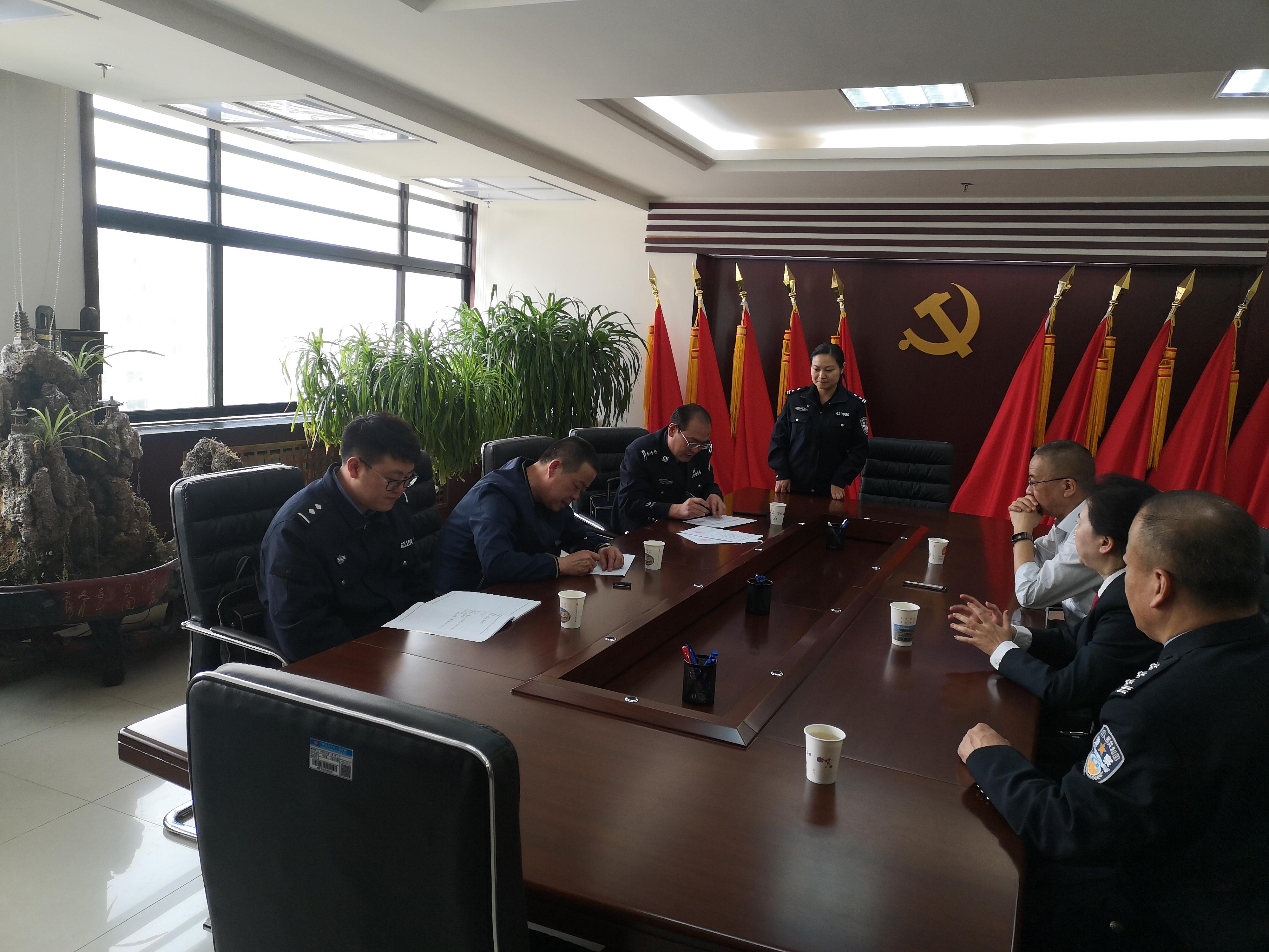 甘肃省高级人民法院、兰州市中级人民法院检查组对安宁法院"六专四室"建设情况进行实地检查