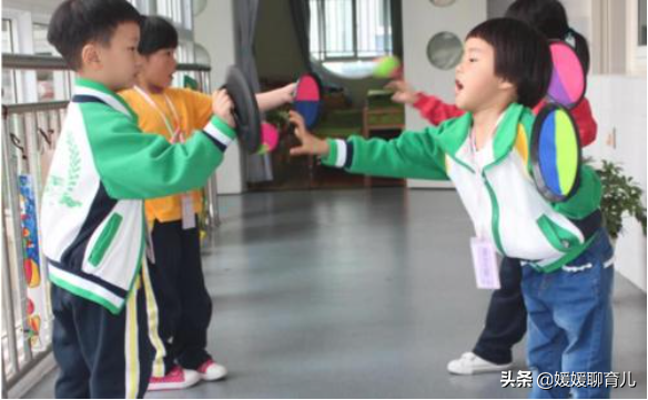 孩子被同学欺负，父母还教他去告诉老师？看看李玫瑾教授怎么说