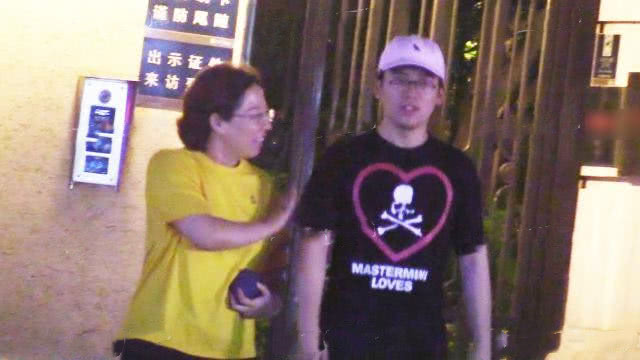 在郭德纲落魄时抛弃他和儿子，如今胡中惠过得怎么样？