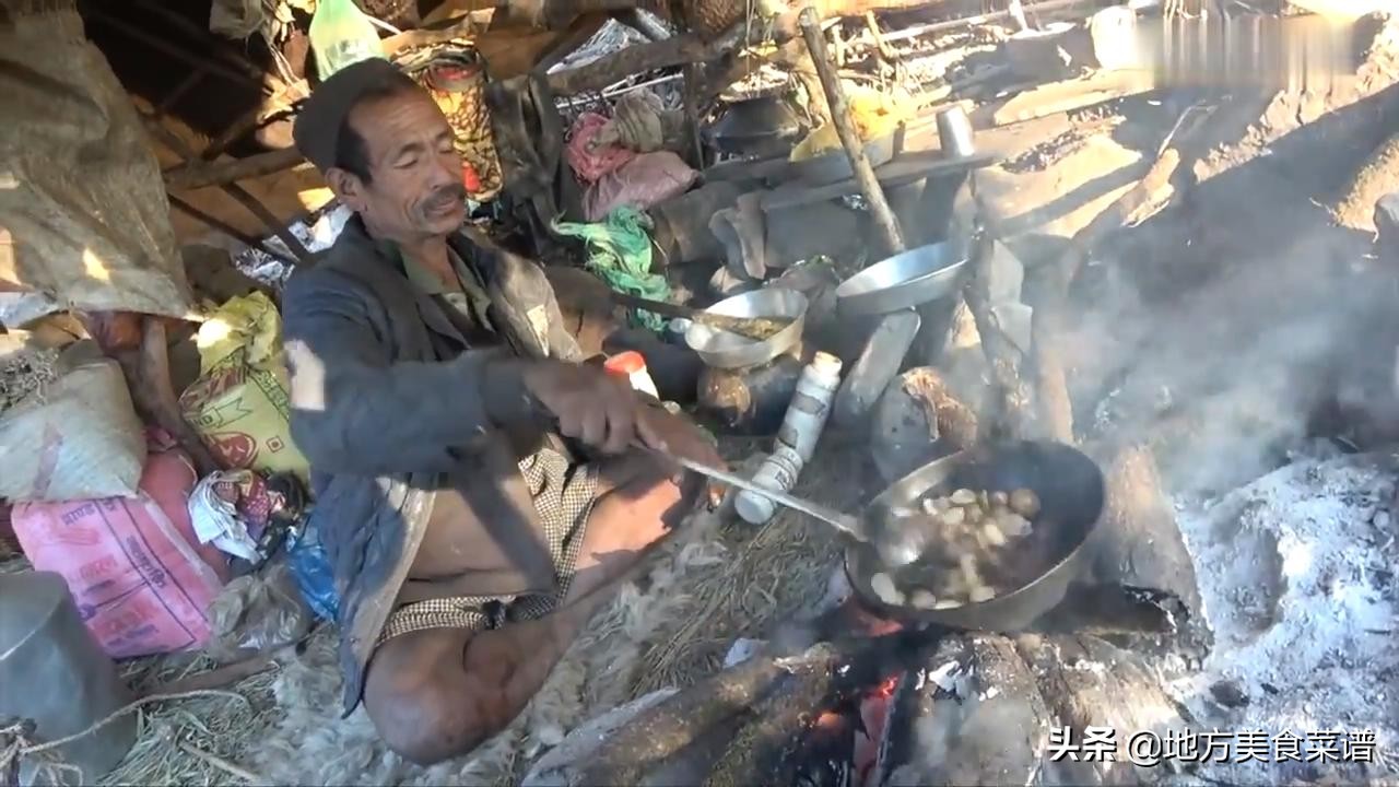 尼泊尔山区牧民特意用大米饭招待我，为表示感谢送他2000卢比
