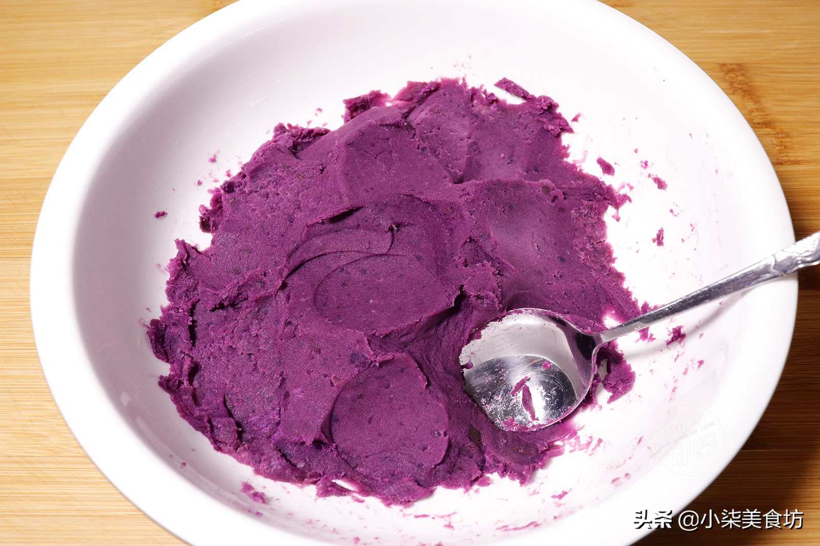 秋天多吃紫薯，教你简单做法，不用一滴水，软糯香甜比蛋糕还好吃