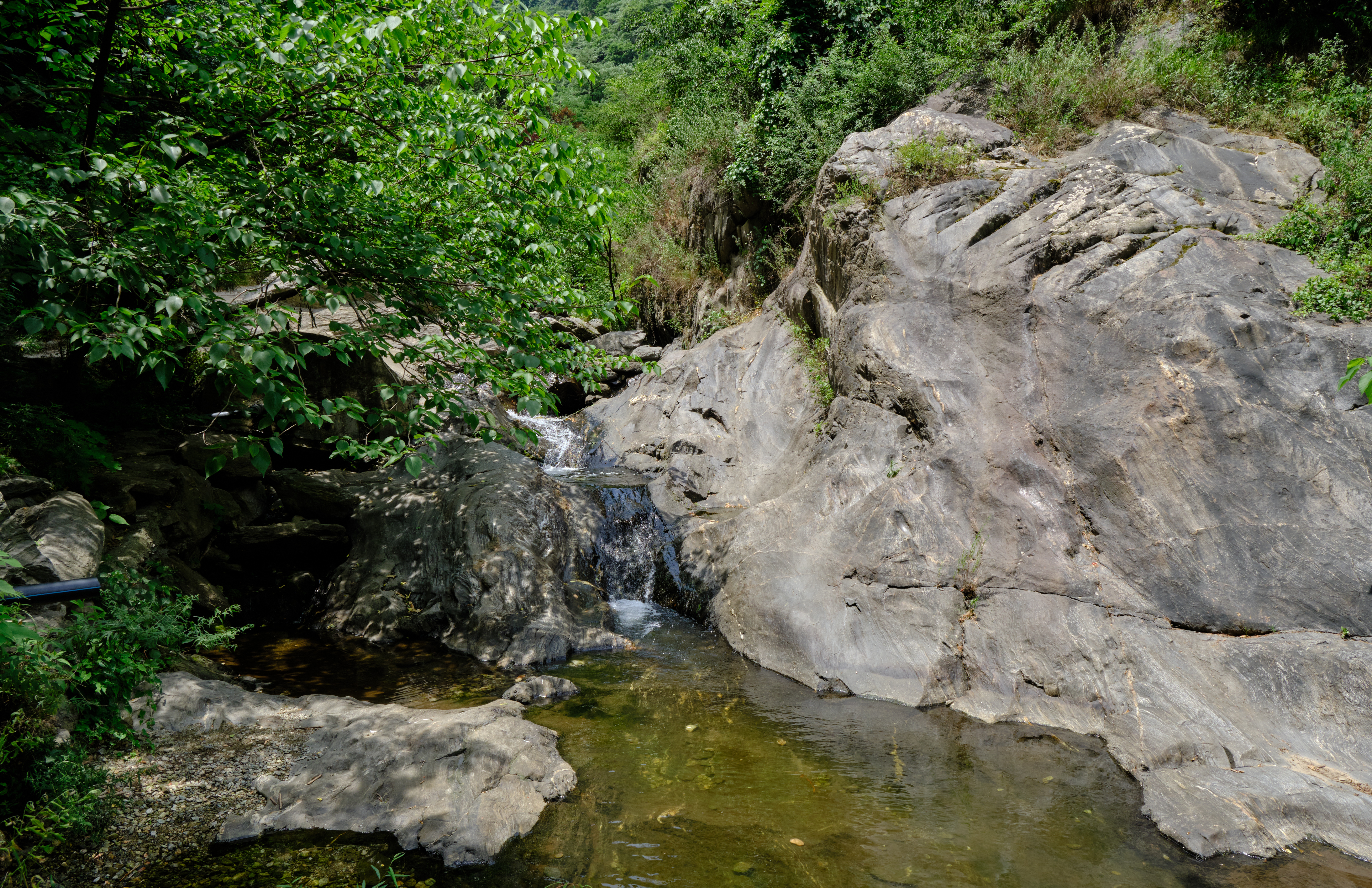 西安不怕高温，距城区30公里的金龙峡漂流，太凉爽了