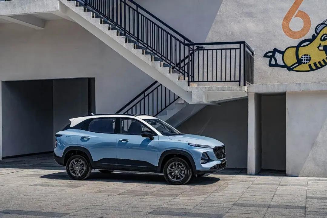 这款高颜值SUV顶配不到10万，配1.5T，还带主动刹车