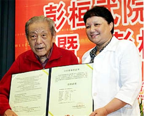 两弹元勋彭桓武：不会洗衣做饭，43岁才结婚，80岁捐赠一百万奖金