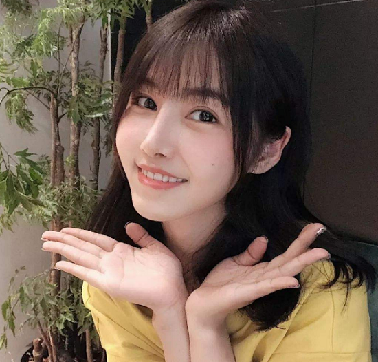 王思聪深夜牵手美女，对方不是甜仇，这是又换