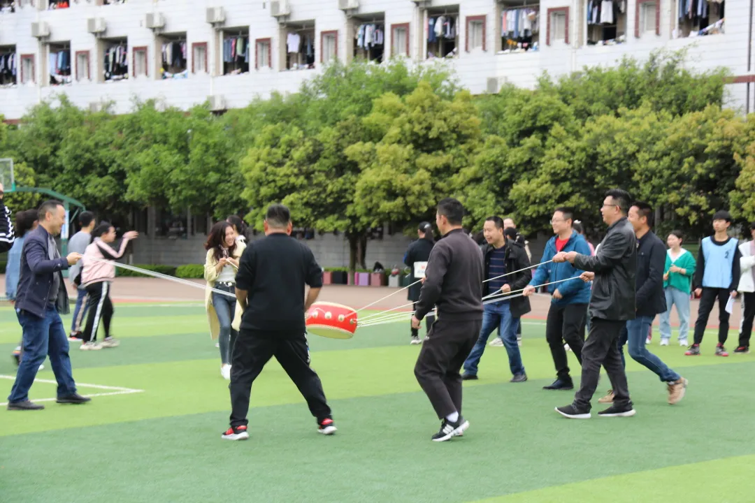 四川民生资讯 南充市李渡中学:匠心“筑”青春,释放同心协力的奋进光芒;趣味“心”运动,绽放拼搏进取的学子风采