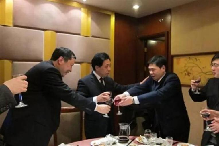 參加飯局，跟人聊天要管住嘴，這4種情商低的話不要說