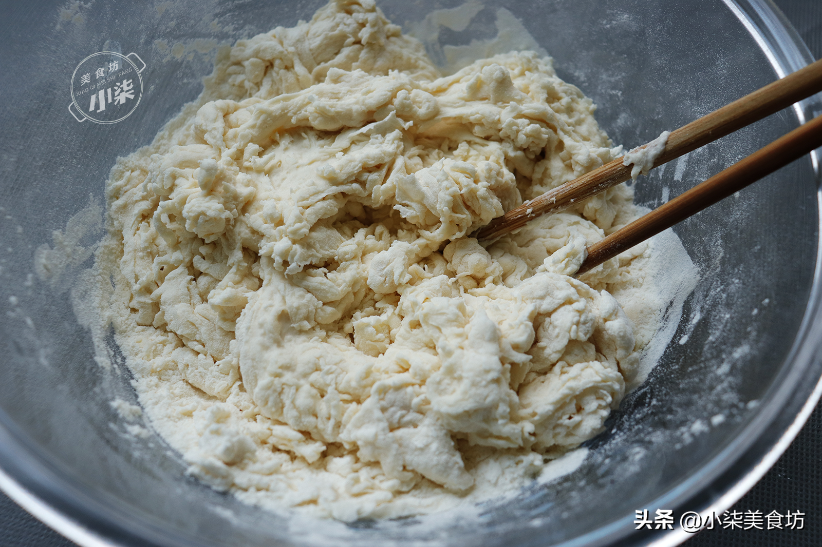 春天，韭菜餡餅新包法，不破皮不露餡，個個皮薄餡大，簡單實用