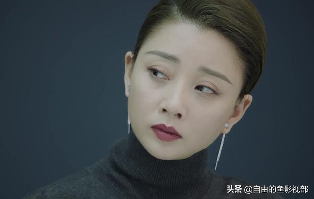 《正青春》中整部剧说台词摇头晃脑，三个王者