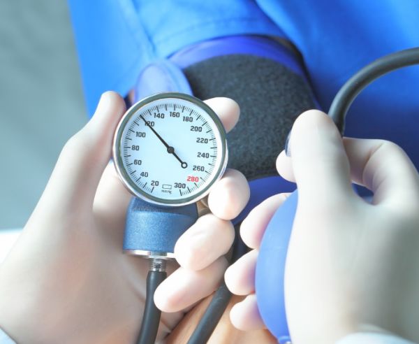 血压高身体会有3个异常，哪怕只占一个，也要开始调控血压