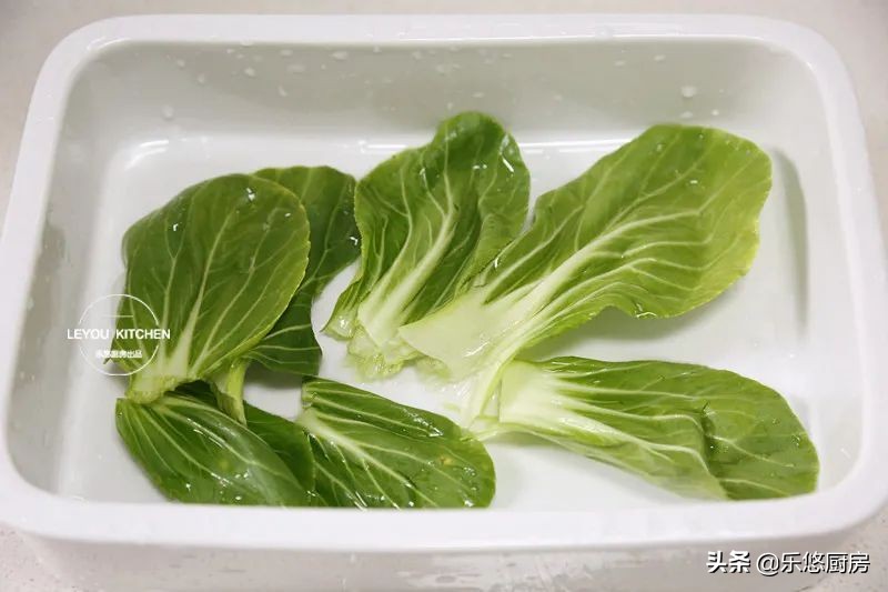 餐廳訂年夜飯，常點的一道大菜，不煎不炸，蒸熟就可以上桌