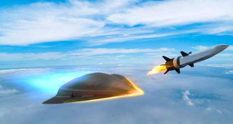 东方拿出全球最快导弹，15分钟飞到白宫，美国终