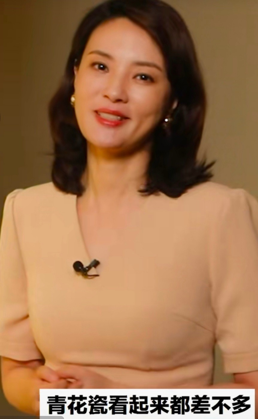央视美女主持刘芳菲豪宅曝光，身后肖像画显眼，宝石摆件不一般