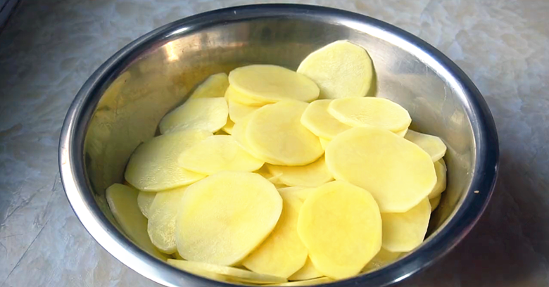土豆片這樣做太好吃了，學會用它來招待客人，比紅燒肉還受歡迎