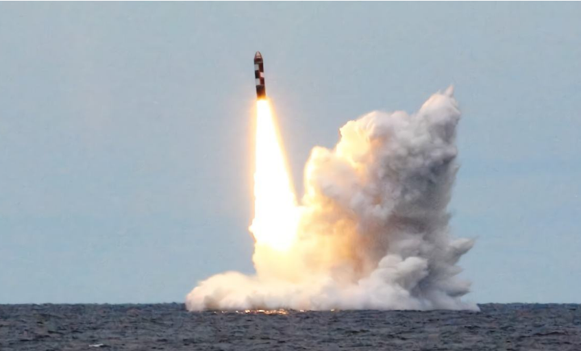 普京一声令下，俄军海、陆、空齐射核导弹！这才叫“核三位一体”