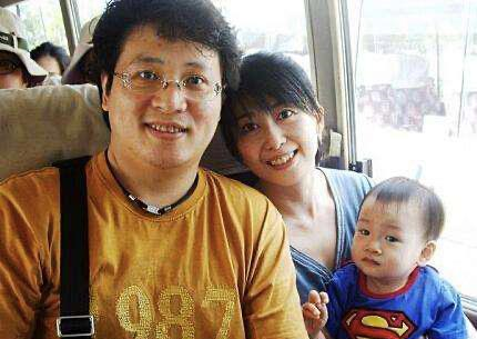 50岁孟庭苇罕晒近照，满头乌发肌肤白皙似少女，