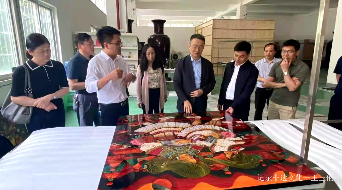 中宣部版权管理局局长于慈珂一行到大方高光彝风漆器参观调研