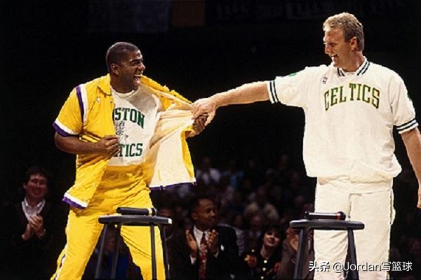 史密斯把詹姆斯排除在历史前五之外，前辈总是