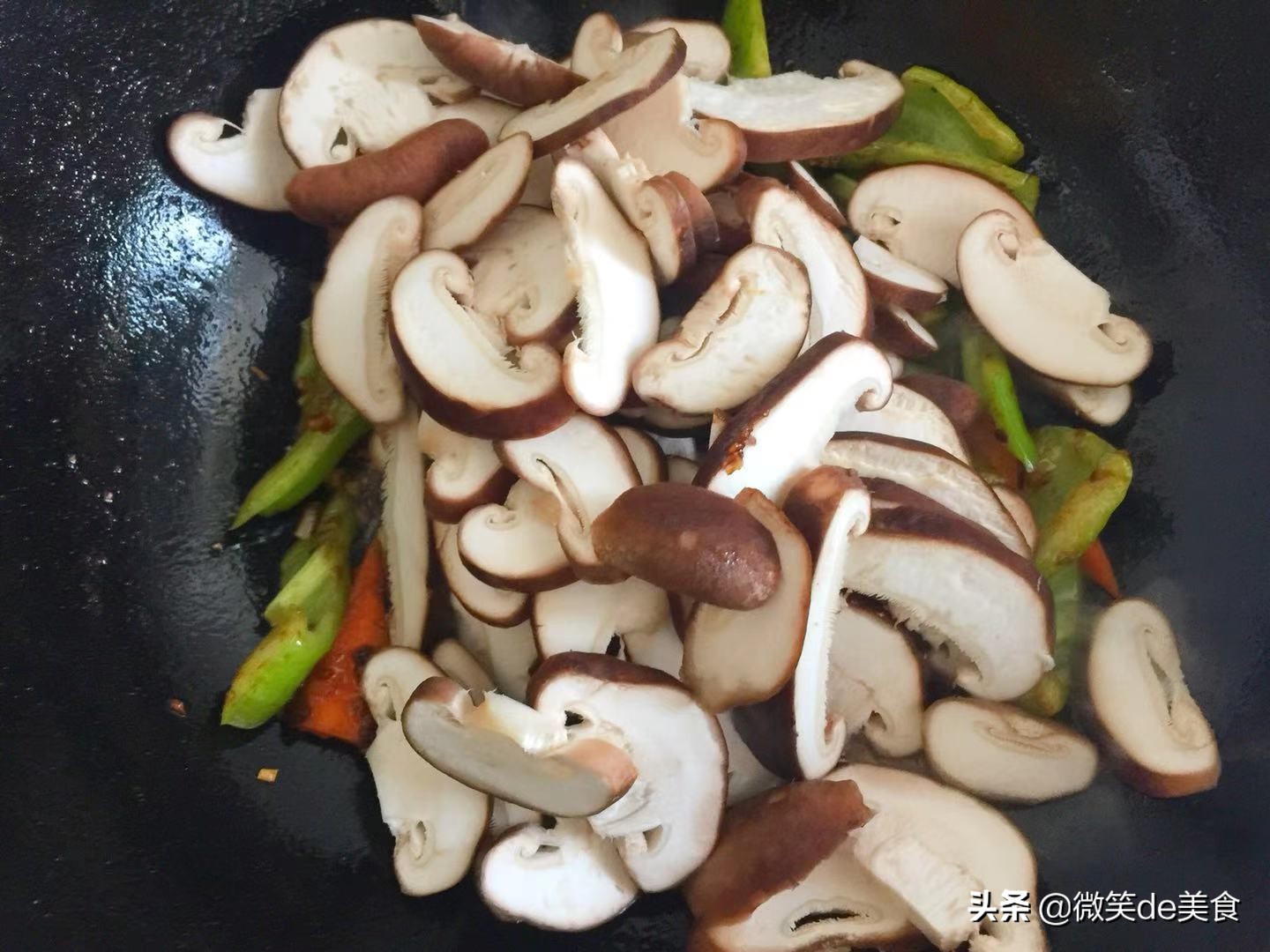 香菇好吃的做法，不放肉也鲜香浓郁，必须要多吃一碗米饭