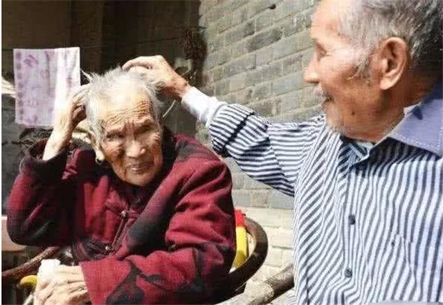 谢春生：15岁离家参军，分别71年，家中106岁老母仍等待