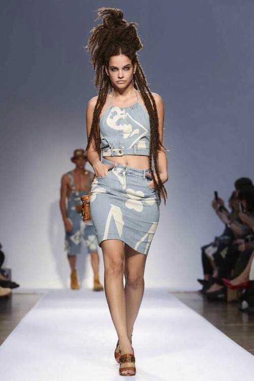 90后超模近照吸睛！天使面孔脾气火爆，曾被曝扇大9岁前辈耳光