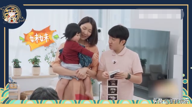 王祖藍曬全家福官宣二胎，小女兒正臉曝光，寵妻狂魔變女兒奴