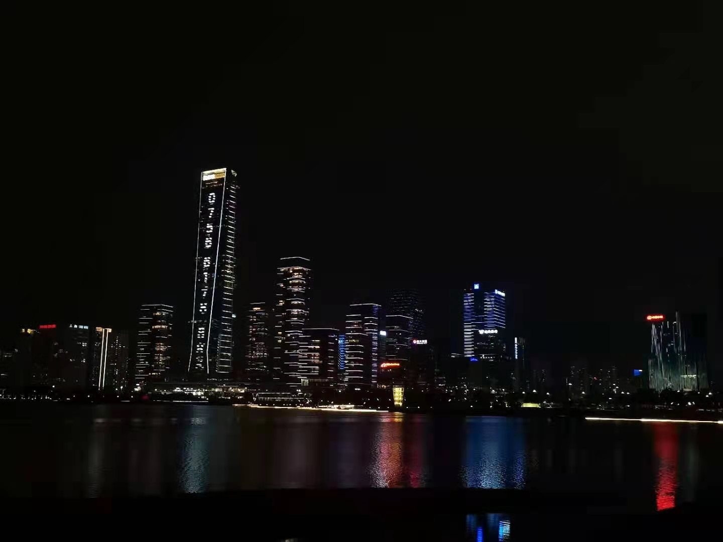 扎心催泪文案，成年人的崩溃往往就在一瞬间