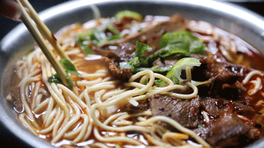 走进深夜的武汉南湖，只想说腐败至极