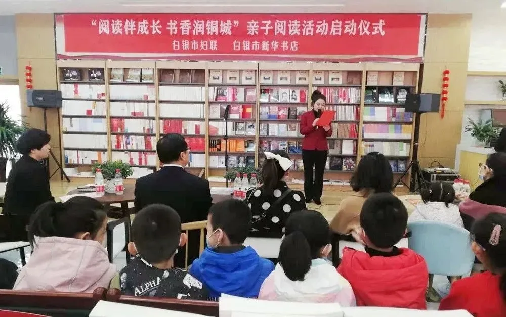 凝聚巾帼力量 共创文明城市