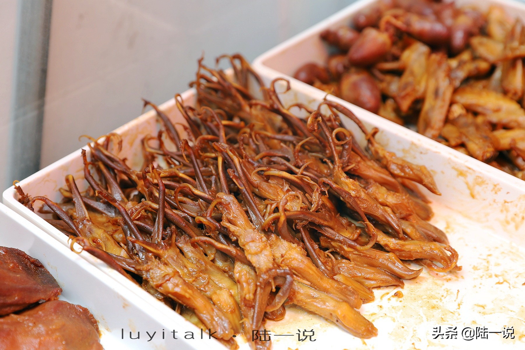 鸭舌50克近16元，我没控制住，要了3鸭头、5鸭翅、8鸭掌、16鸭舌