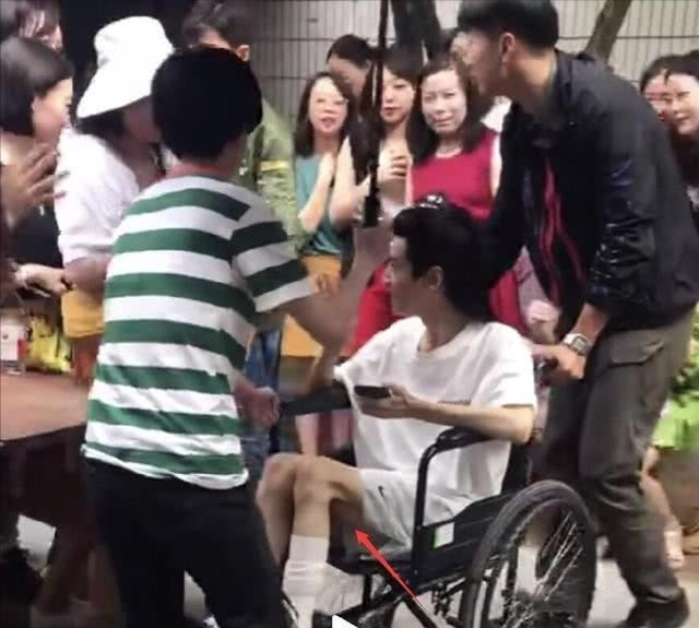 5位瘦成皮包骨的明星，不分男女的减肥，当真要钱不要命？
