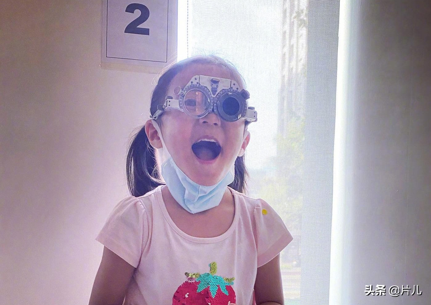 育儿|贾静雯分享育儿经验：自曝5岁女儿咘咘查出患先天弱视 两眼视差600度