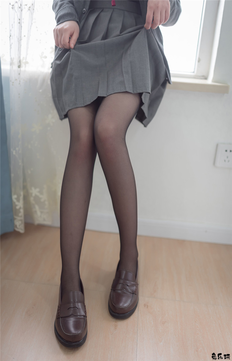 黑丝美腿萌萌哒！