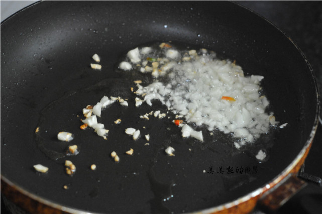 煮面条，水开出锅就错了！牢记1个小窍门，不粘不坨特筋道