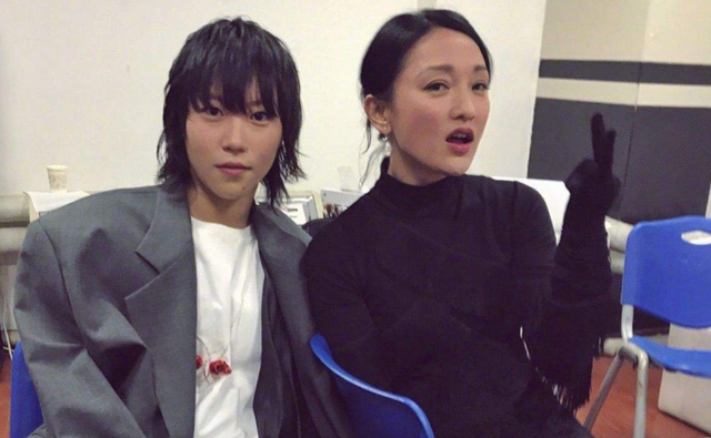 王菲周迅隔空义演：谁说爱过同一个男人，就不