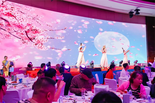 µ꿪ҵ ף־ƱƷӪʢҵ