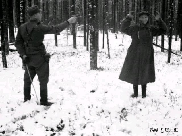�������g���̈���΢Ц�挦���ڵ�Ӣ�ۂ��������_���ܠ�����