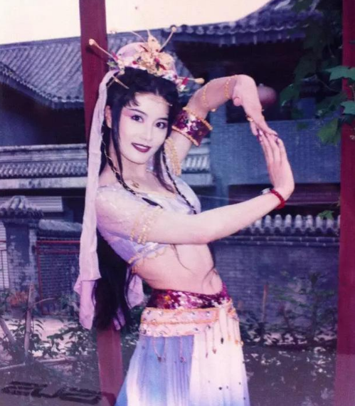 谁说年老女演员无戏可拍？50岁潘迎紫演少女，今71岁美得像芭比