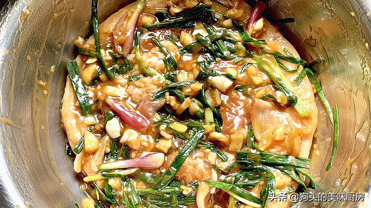 自从知道电饭煲可以做叉烧，我家隔天就做一锅，甘香肥美，太香了