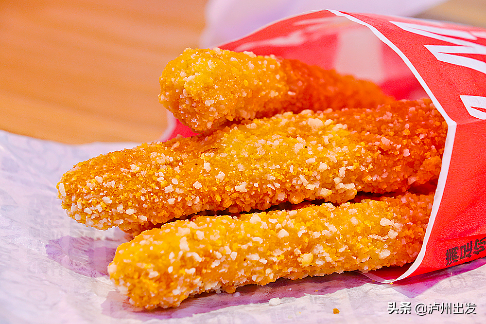 Can pull silk, can shed juice! Lu city Jing shows Aoteman thematic hamburger inn! Adjoining child is greedy cried