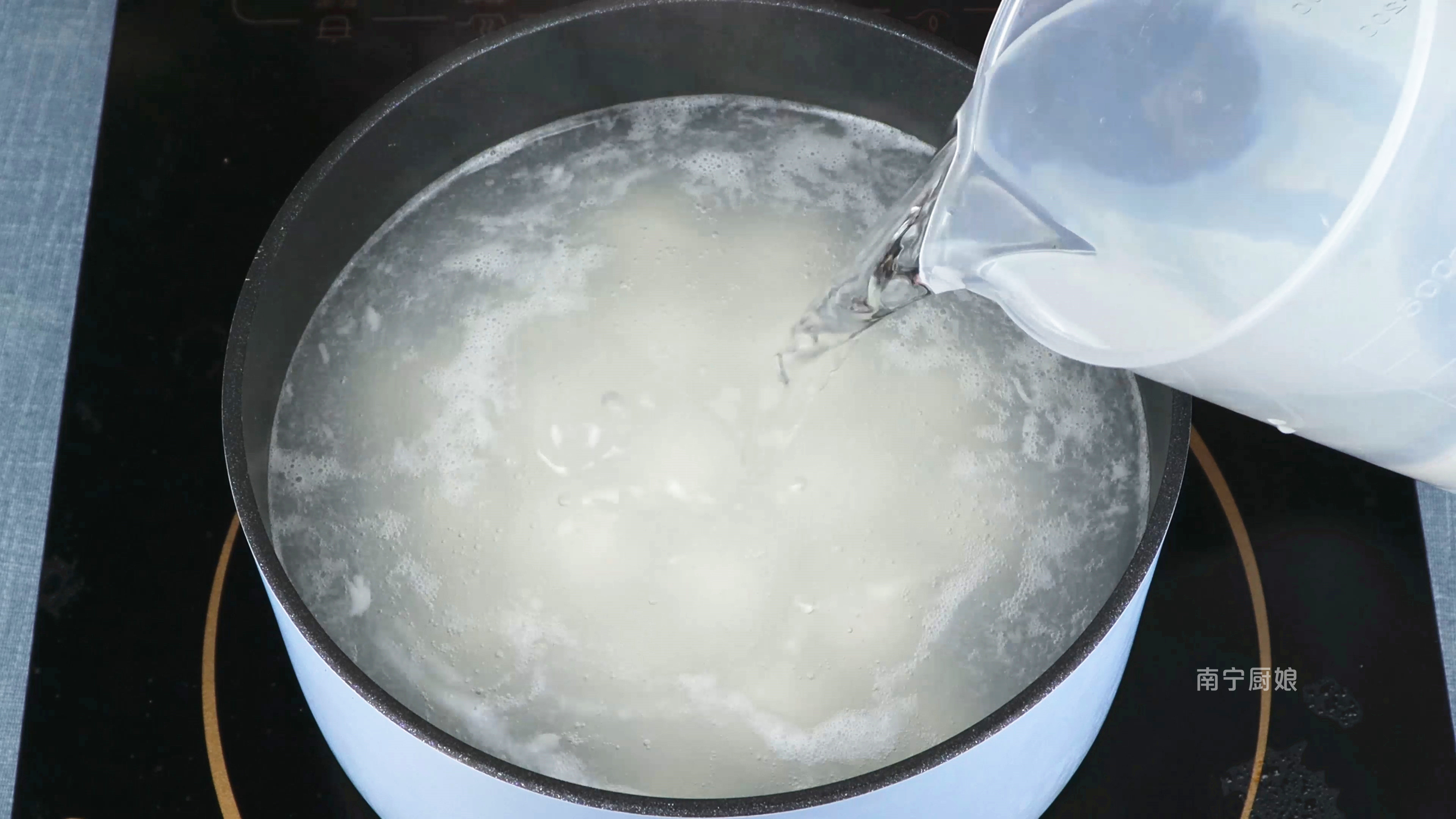 煮湯圓冷水下鍋、熱水下鍋都不對，教你一招，湯圓個個圓潤不露餡