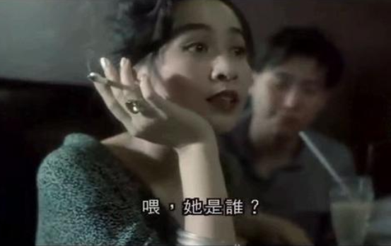 54岁刘嘉玲晨跑被拍，素颜和普通老太无差别，网