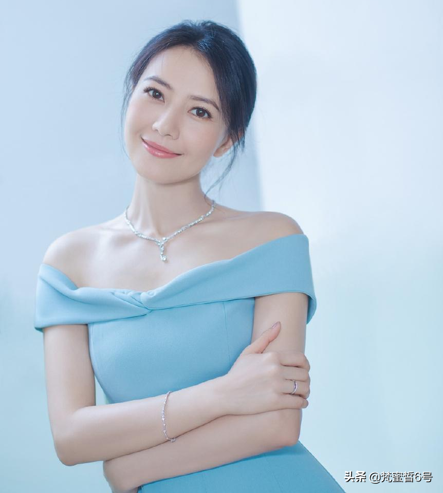 高圆圆小学证件照曝光，被夸是小学班花，但女神写情书也被拒
