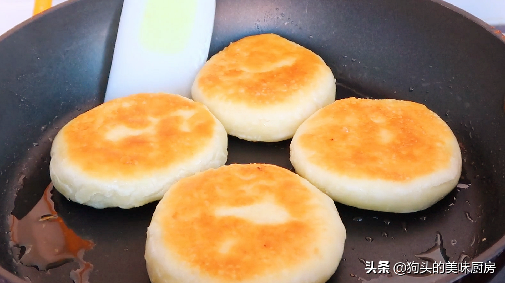 想吃酥餅不用排隊，教你在家做，不用烤箱，有鍋就行，個個酥掉渣