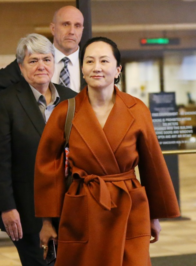 孟晚舟还在远方，妹妹姚安娜却要出道？她们相