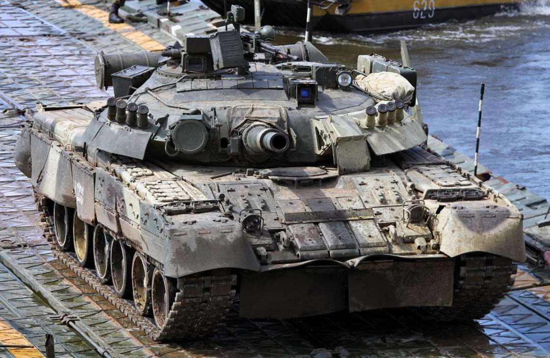 中国99式主战坦克用的什么发动机，和美俄相比有